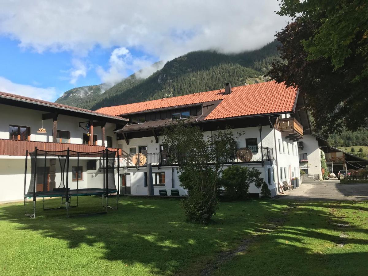 Pony-Ziegen-Hasen-Ranch Bichlbach Apartment Exterior photo